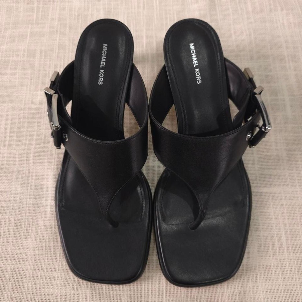 MICHAEL Michael Kors Rowen Leather Thong Sandal - Size 8.5/ Retail: $198